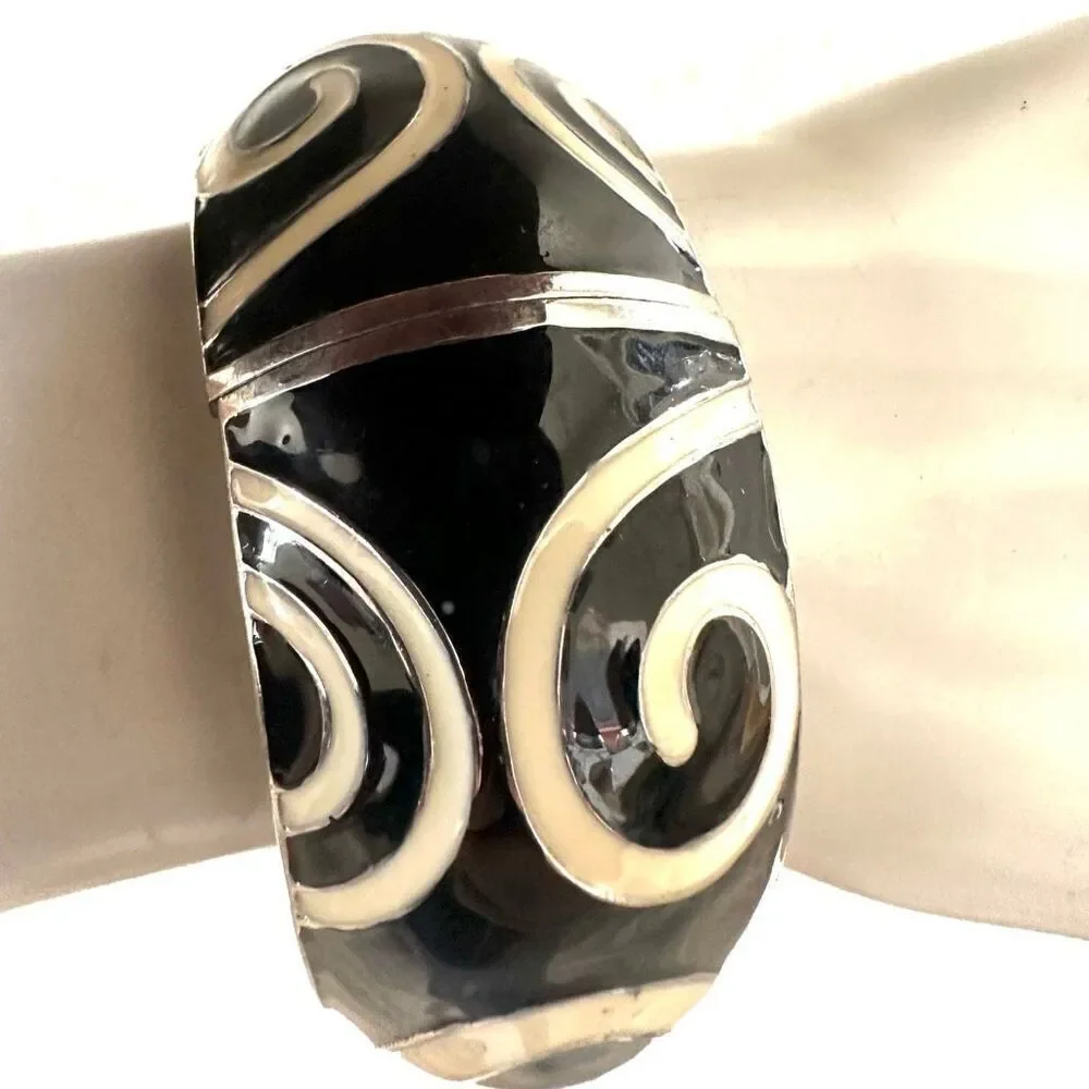 Black and cream enamel hinged bangle bracelet